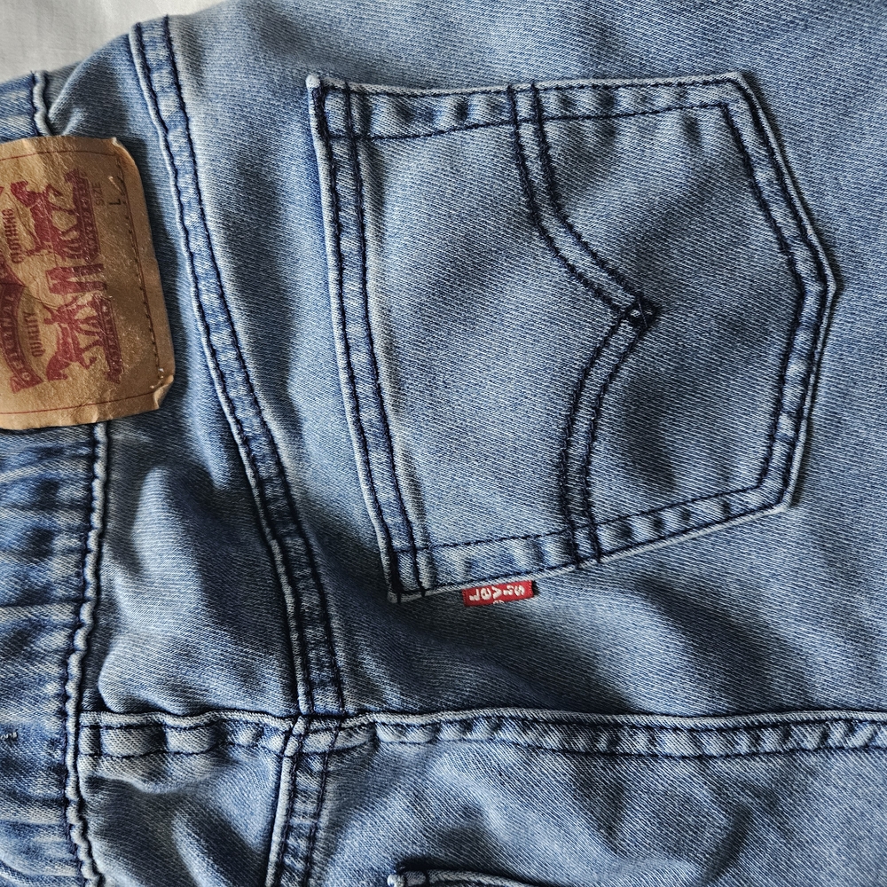 Levi's Blue Jeans Classic Denim with Contrast Stitching And Red Label